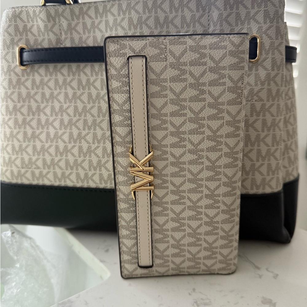 Michael Kors white and Gold  Wallet